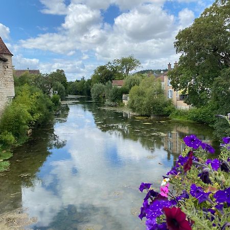 Le Merrain Gite Plein Coeur De Chablis Exterior photo